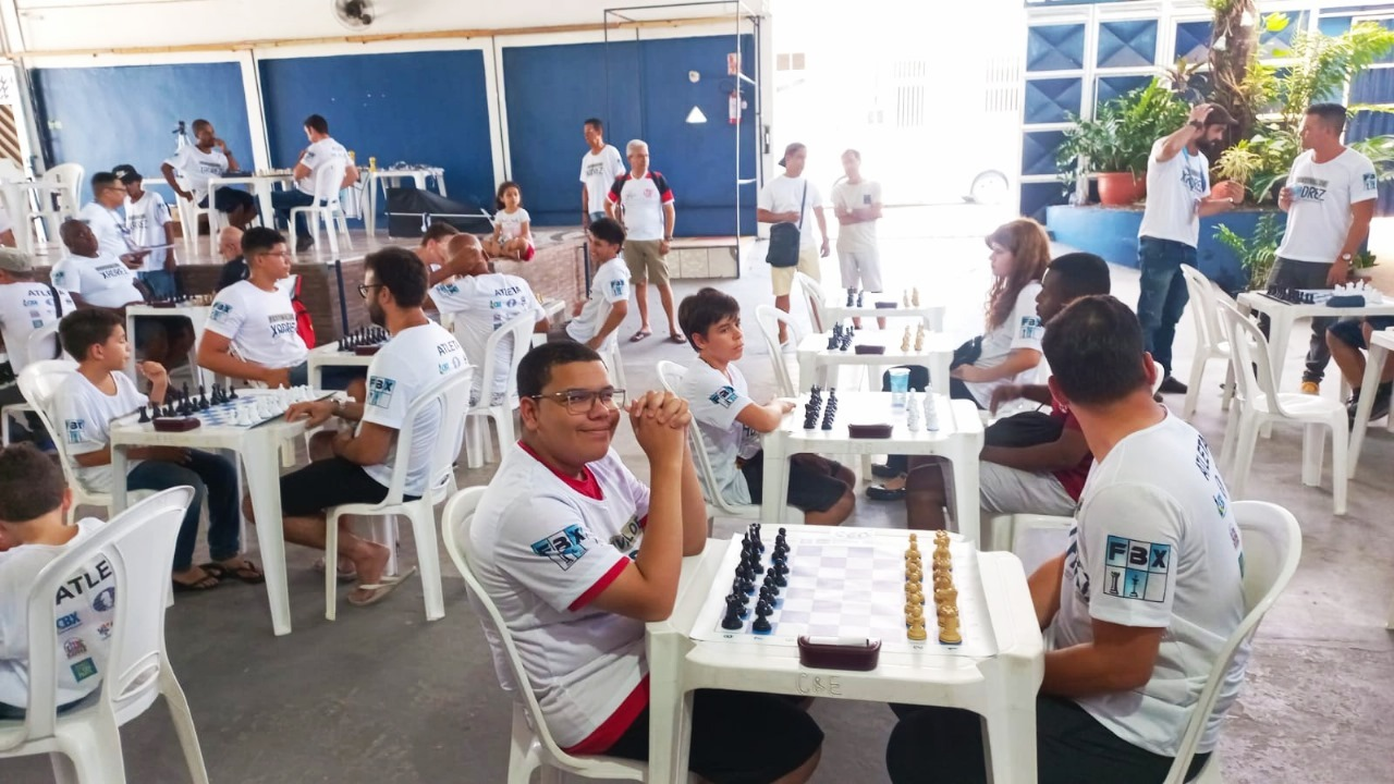 Pátio principal da sede da ONG CAEC